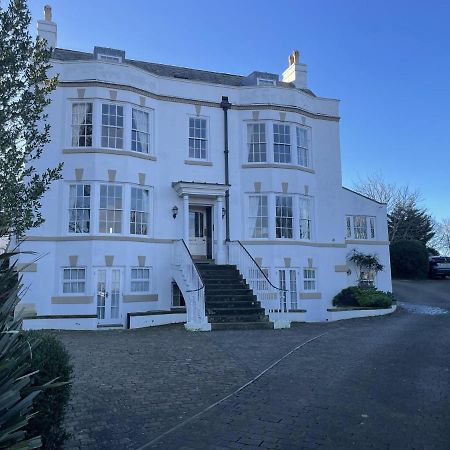 Stunning 2-Bed-2Bath Apt In Whitby With Parking Daire Dış mekan fotoğraf