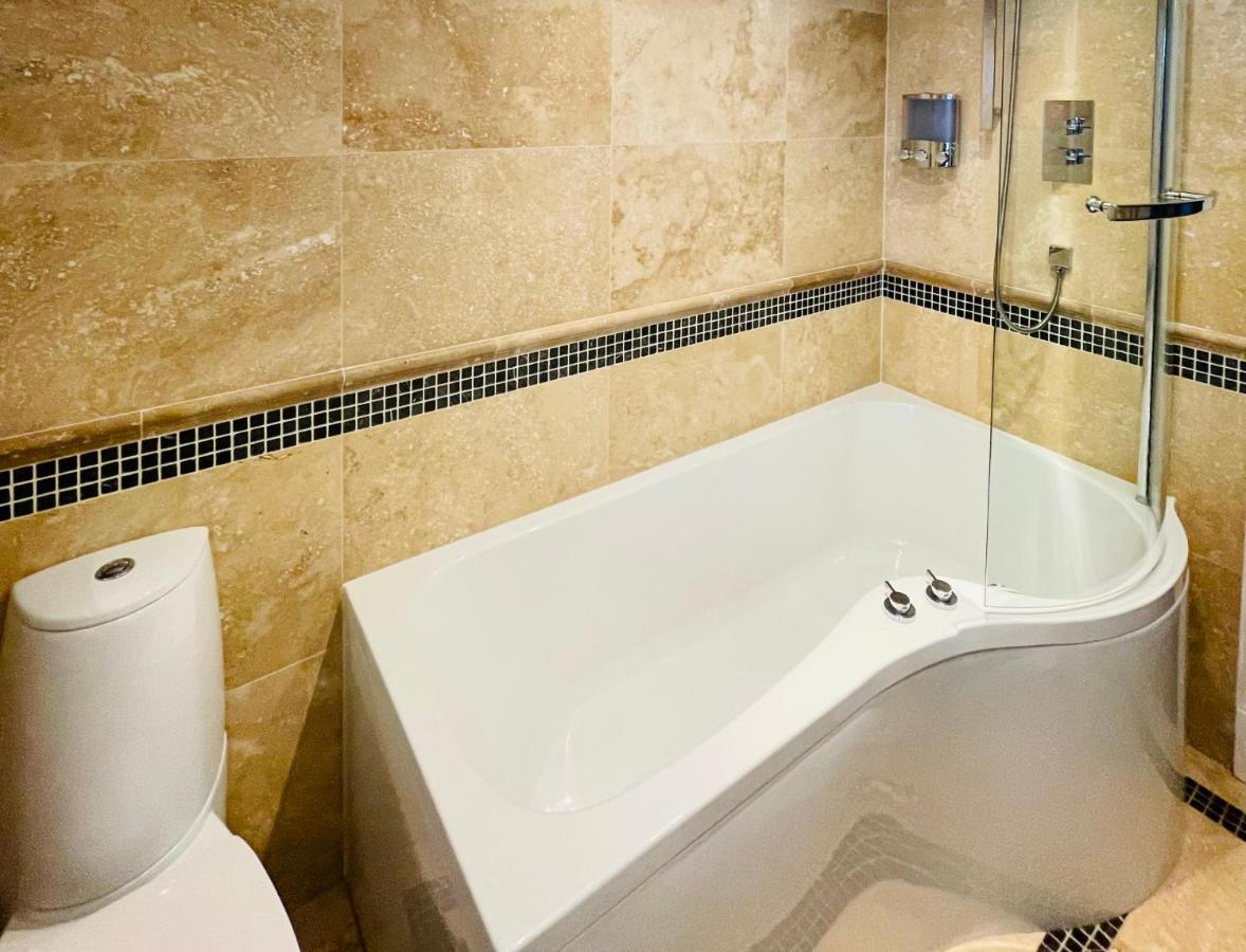 Stunning 2-Bed-2Bath Apt In Whitby With Parking Daire Dış mekan fotoğraf