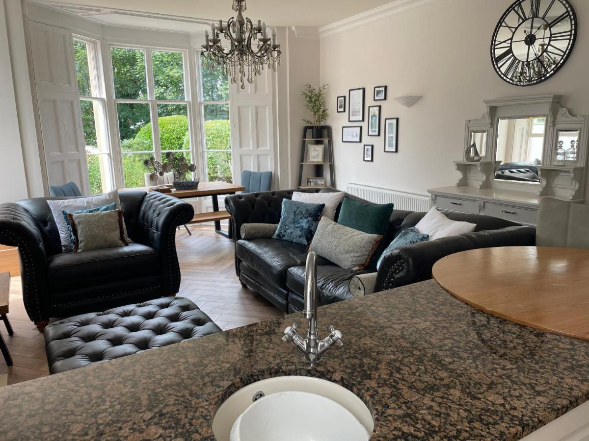 Stunning 2-Bed-2Bath Apt In Whitby With Parking Daire Dış mekan fotoğraf