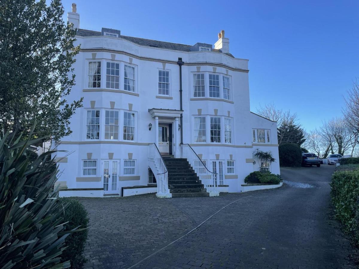 Stunning 2-Bed-2Bath Apt In Whitby With Parking Daire Dış mekan fotoğraf