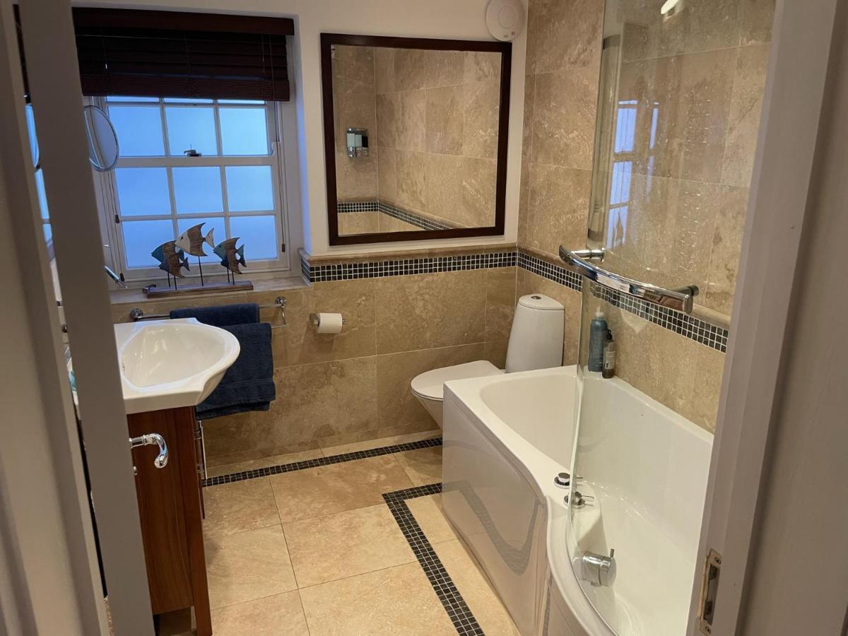 Stunning 2-Bed-2Bath Apt In Whitby With Parking Daire Dış mekan fotoğraf