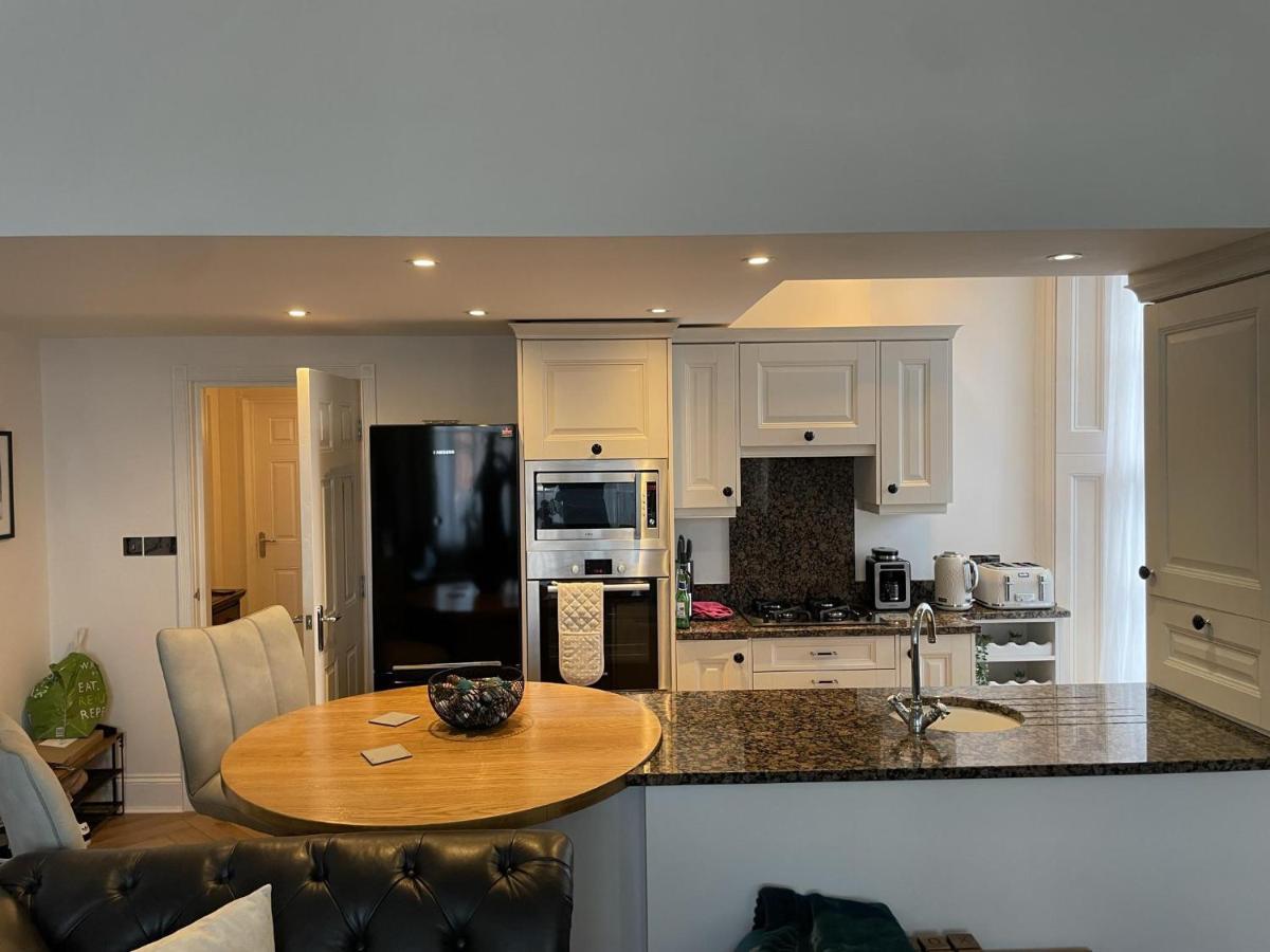 Stunning 2-Bed-2Bath Apt In Whitby With Parking Daire Dış mekan fotoğraf